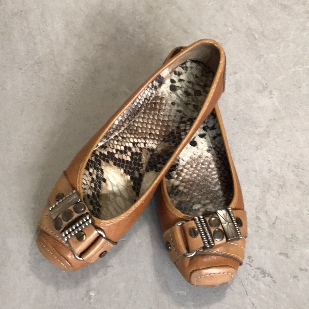 🌼3/$30🌼 GIANNI BINI Leather Studded Flats
